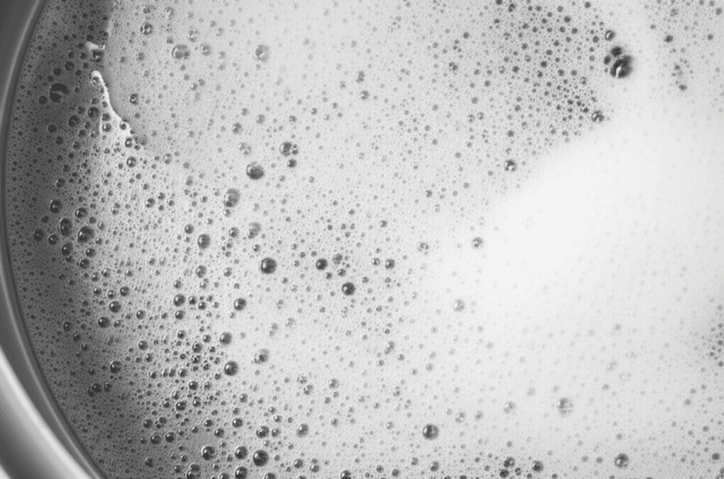 Beyaz Çamaşır Yıkama Sanatı: Lekesiz Parlaklık İçin Kapsamlı Rehber