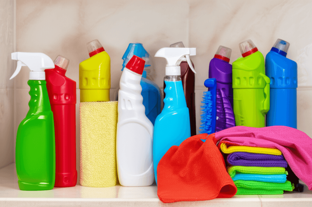 Evdeki Yapışkan Lekeleriyle Başa Çıkma Sanatı: Pratik ve Etkili Çözümler