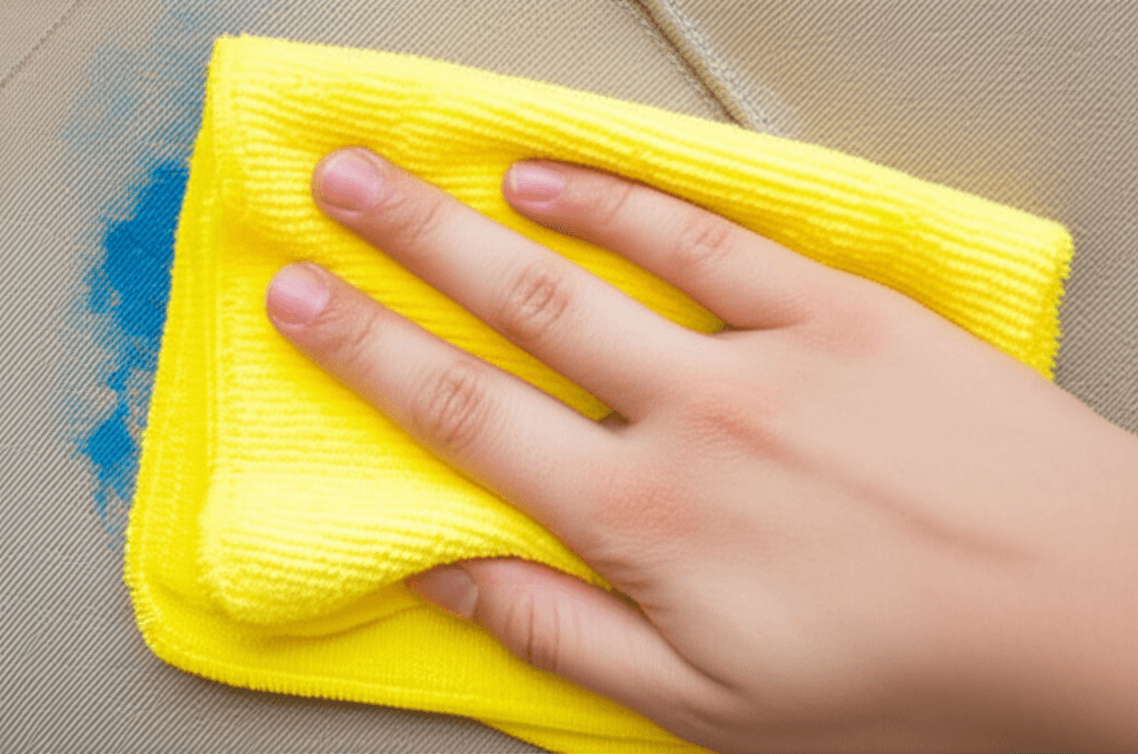 Koltuk ve Giysilerden Keçeli Kalem Lekesi Nasıl Çıkarılır?