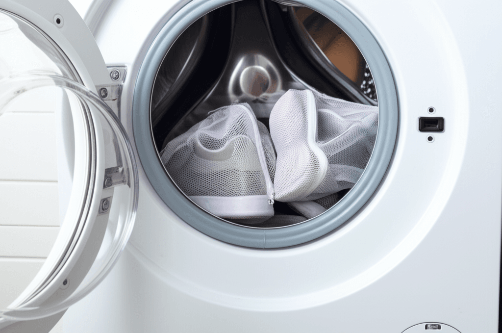 Spor Ayakkabı Temizliği: Makinede Yıkama Rehberi ve Püf Noktaları